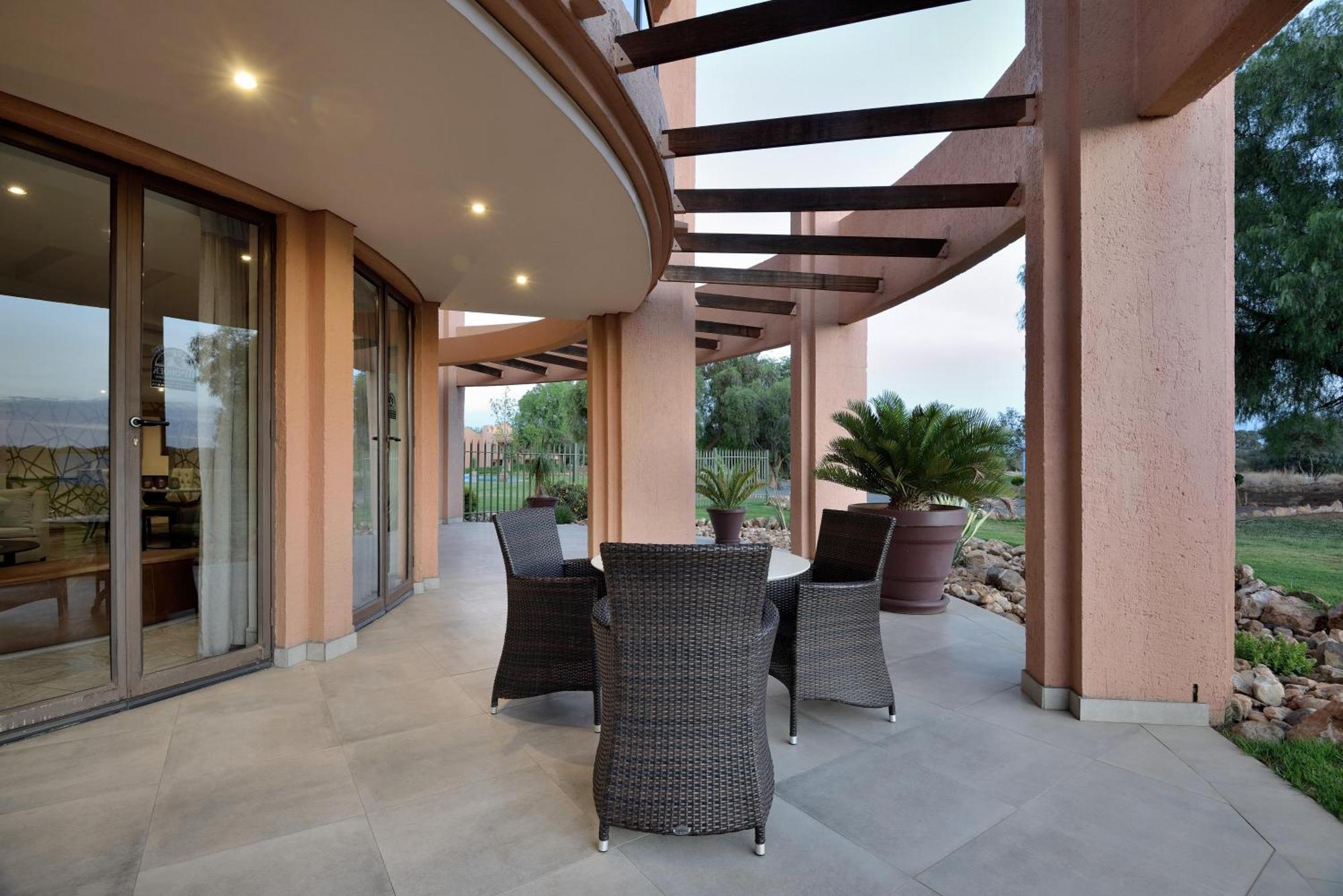 Windhoek Country Club Resort Exterior foto