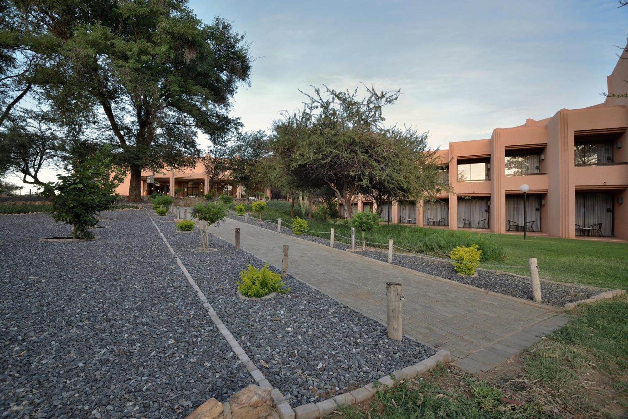 Windhoek Country Club Resort Exterior foto